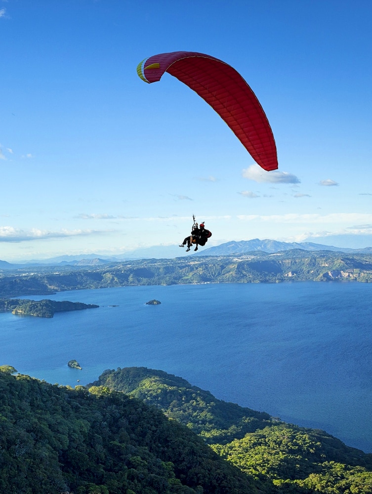 Discover thrilling activities at Lake Ilopango