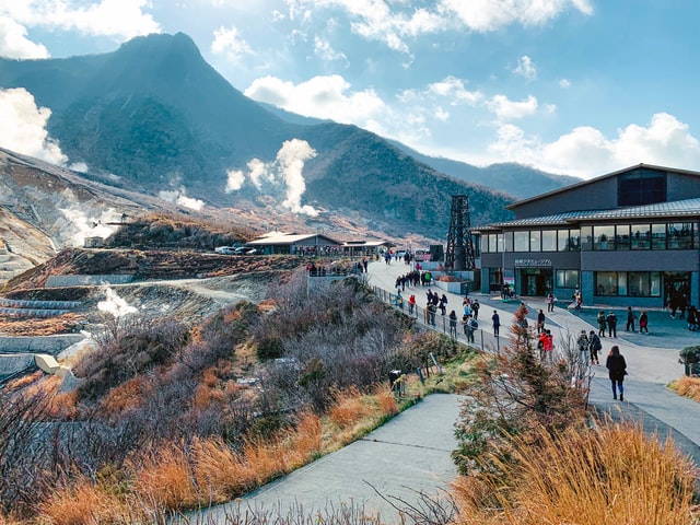Find the most beautiful hot spring towns