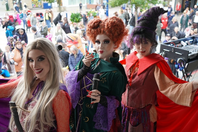 Women at Mardi Gras, NOLA